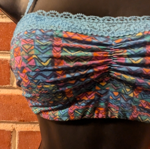 Aerie Strapless Convertible Bra. 34B. Geometric Pattern. - Picture 8 of 16